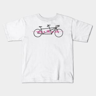 Enjoy the ride - road bike w/crossbar Kids T-Shirt